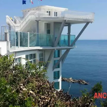 A Un Passetto Dal Conero