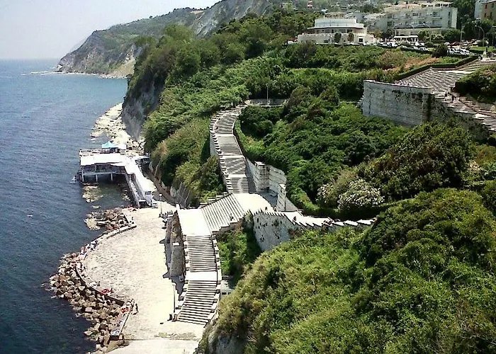 A Un Passetto Dal Conero *