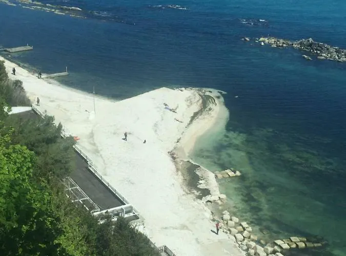 A Un Passetto Dal Conero